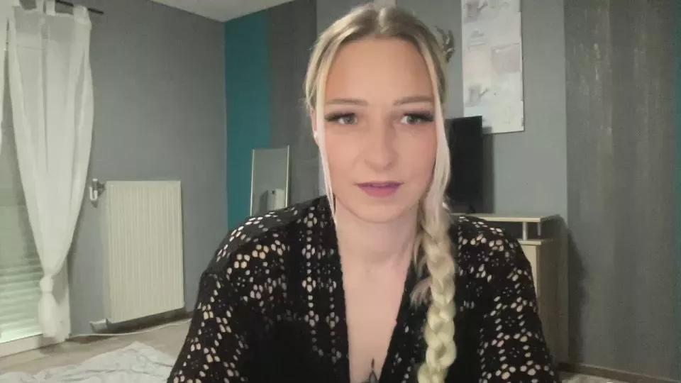 Cuddelfame on Cam4 