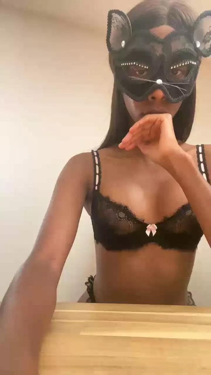 DESTIN2025 on Cam4 