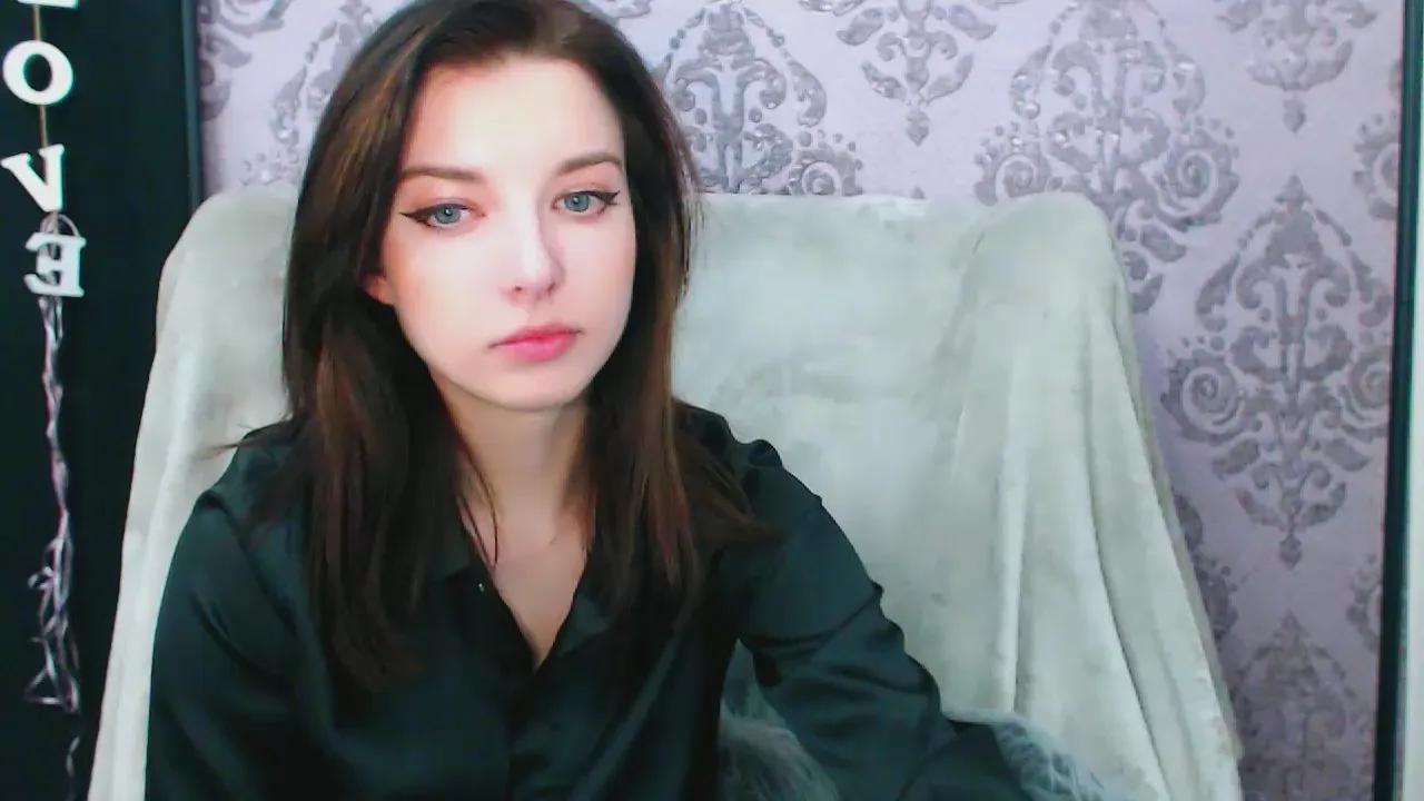 DominantLuna on Cam4