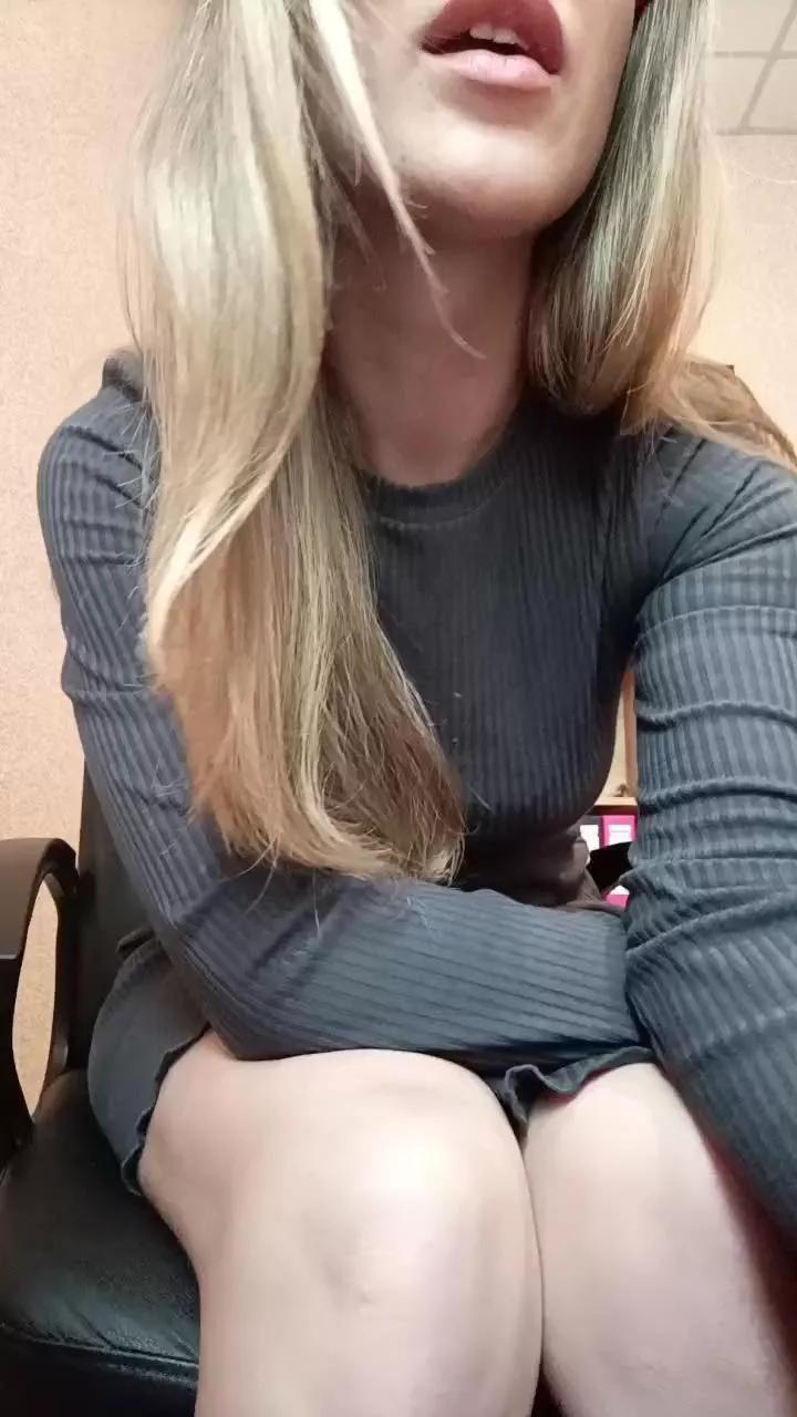 dzinblondi on Cam4 