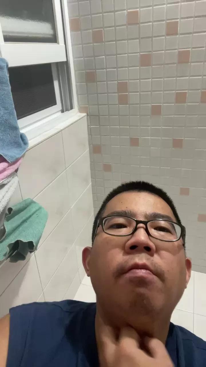 Edgemebear69 on Cam4 