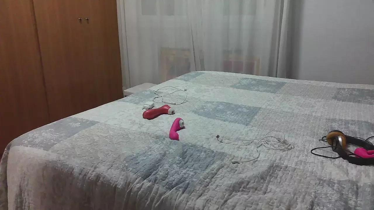 EllaSola69 on Cam4 