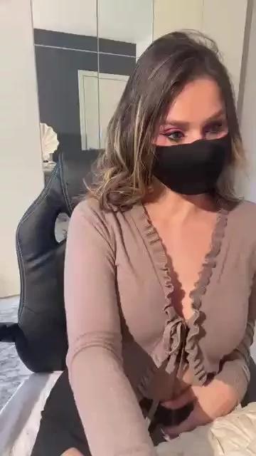 Ellen_2022___ on Cam4 