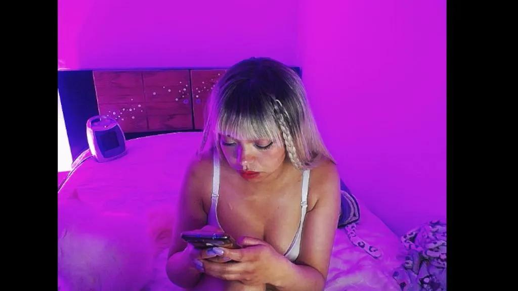 Offline emerald00_ on Cam4