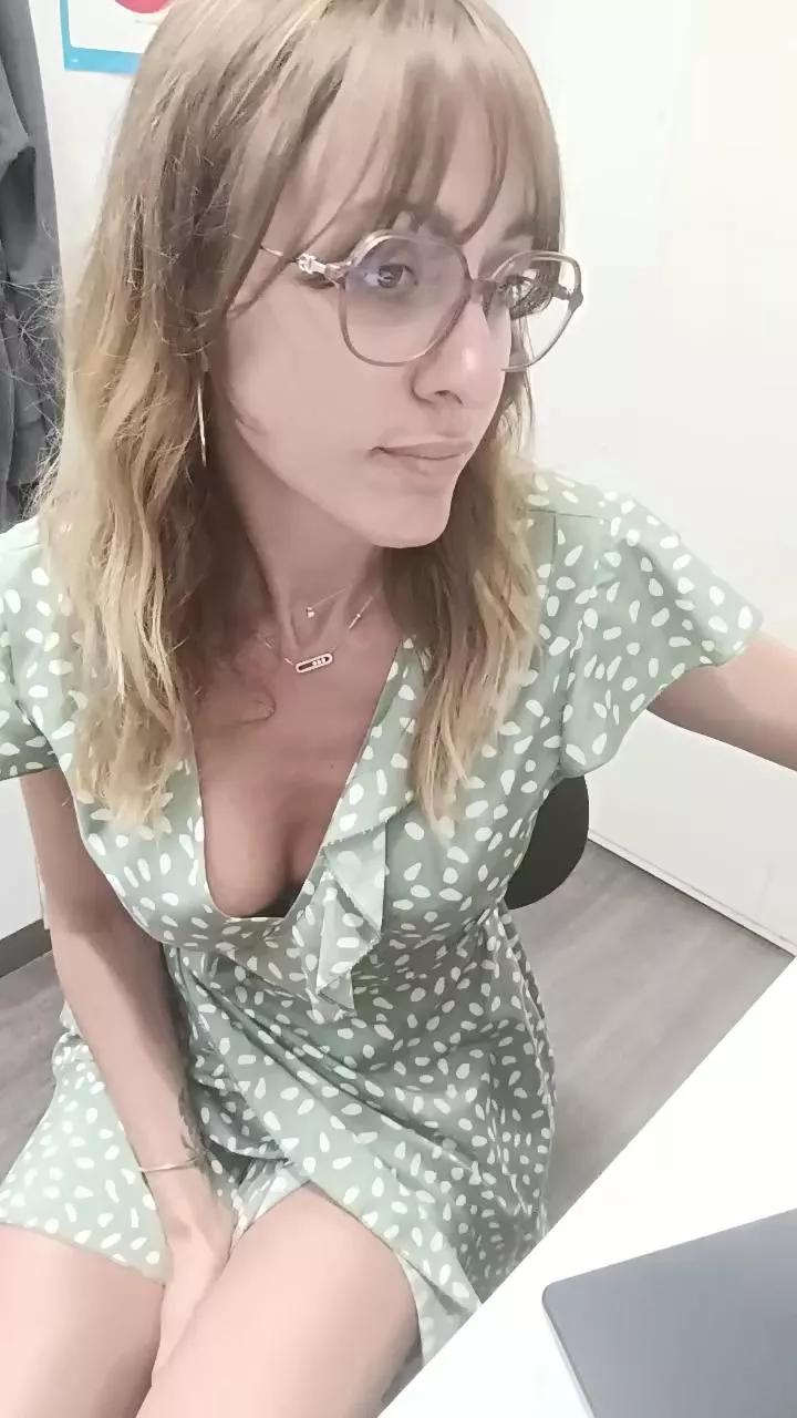 EmmaLoren on Cam4 