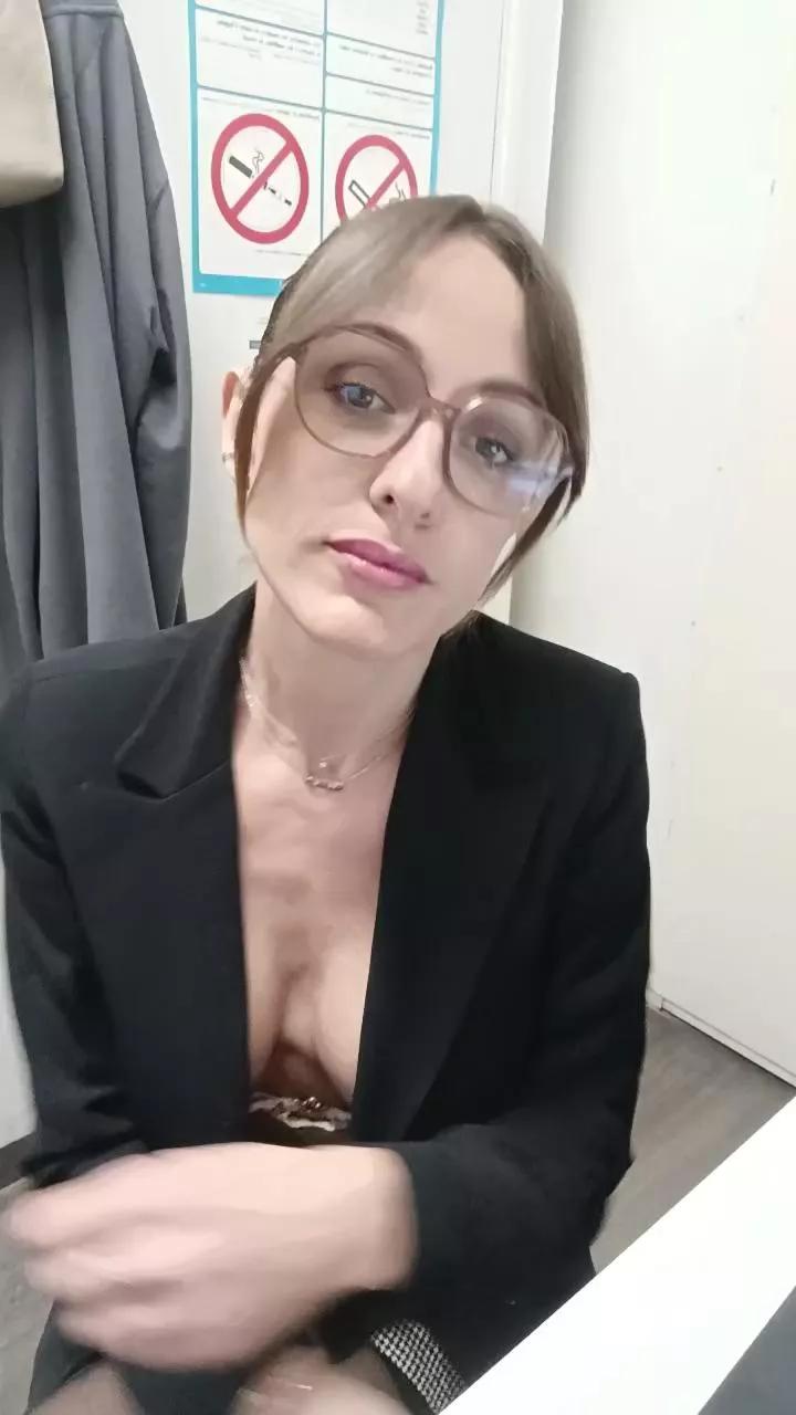 EmmaLoren on Cam4 