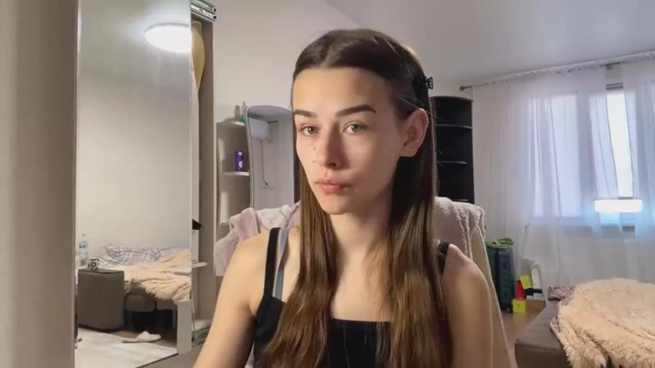 EmmaNouer on Cam4 