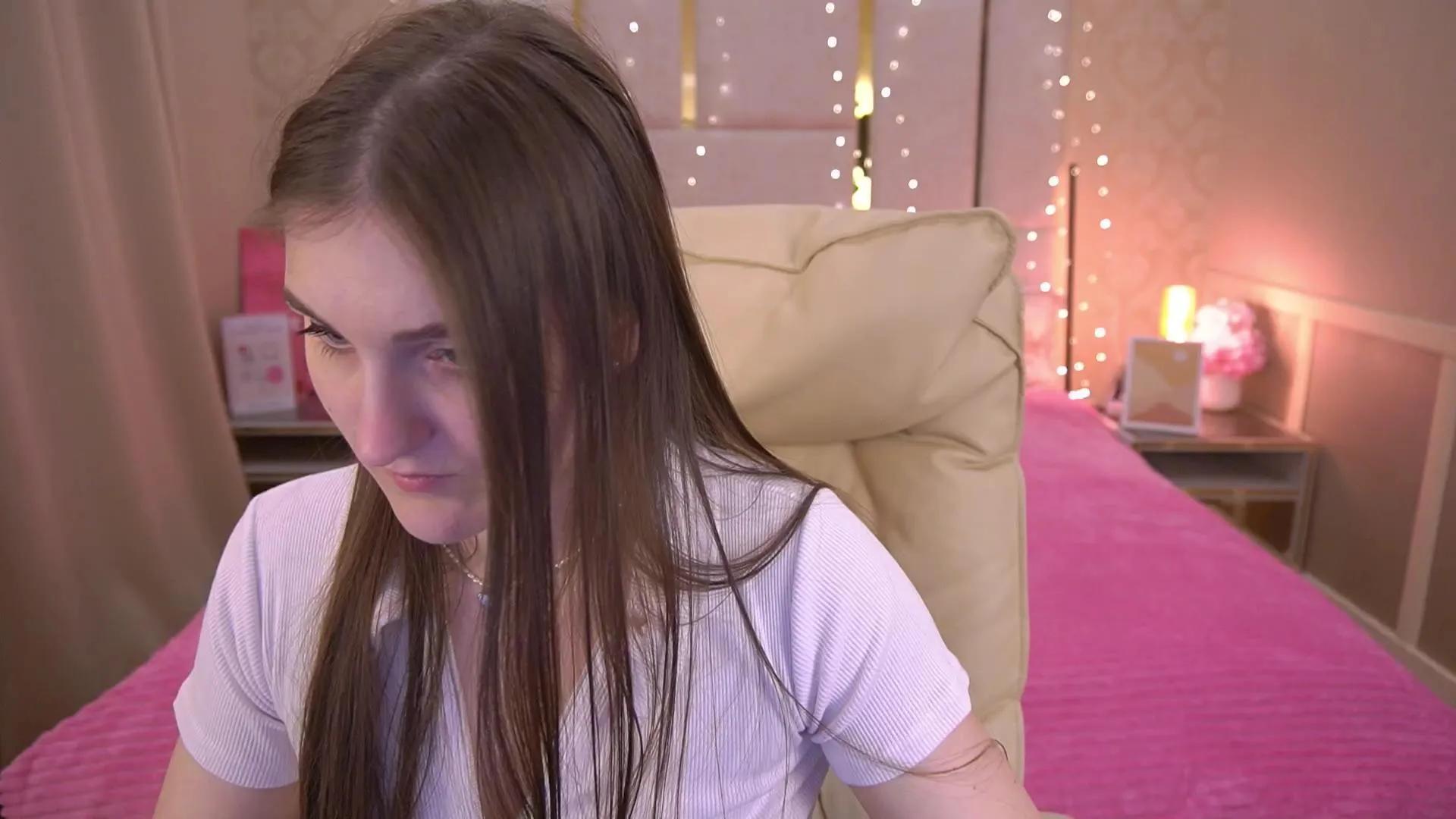 EmmyCharm on Cam4 