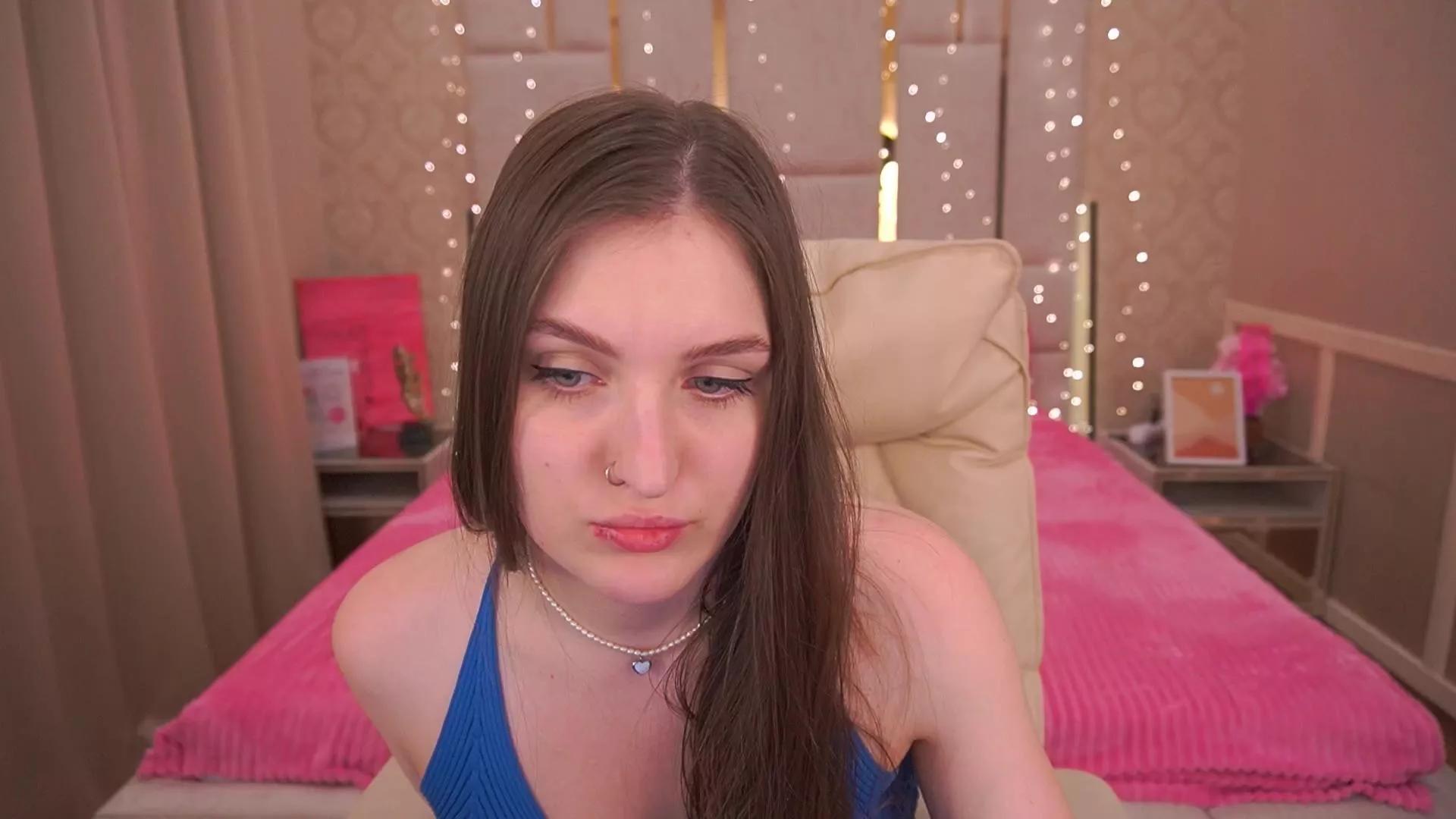 EmmyCharm on Cam4 