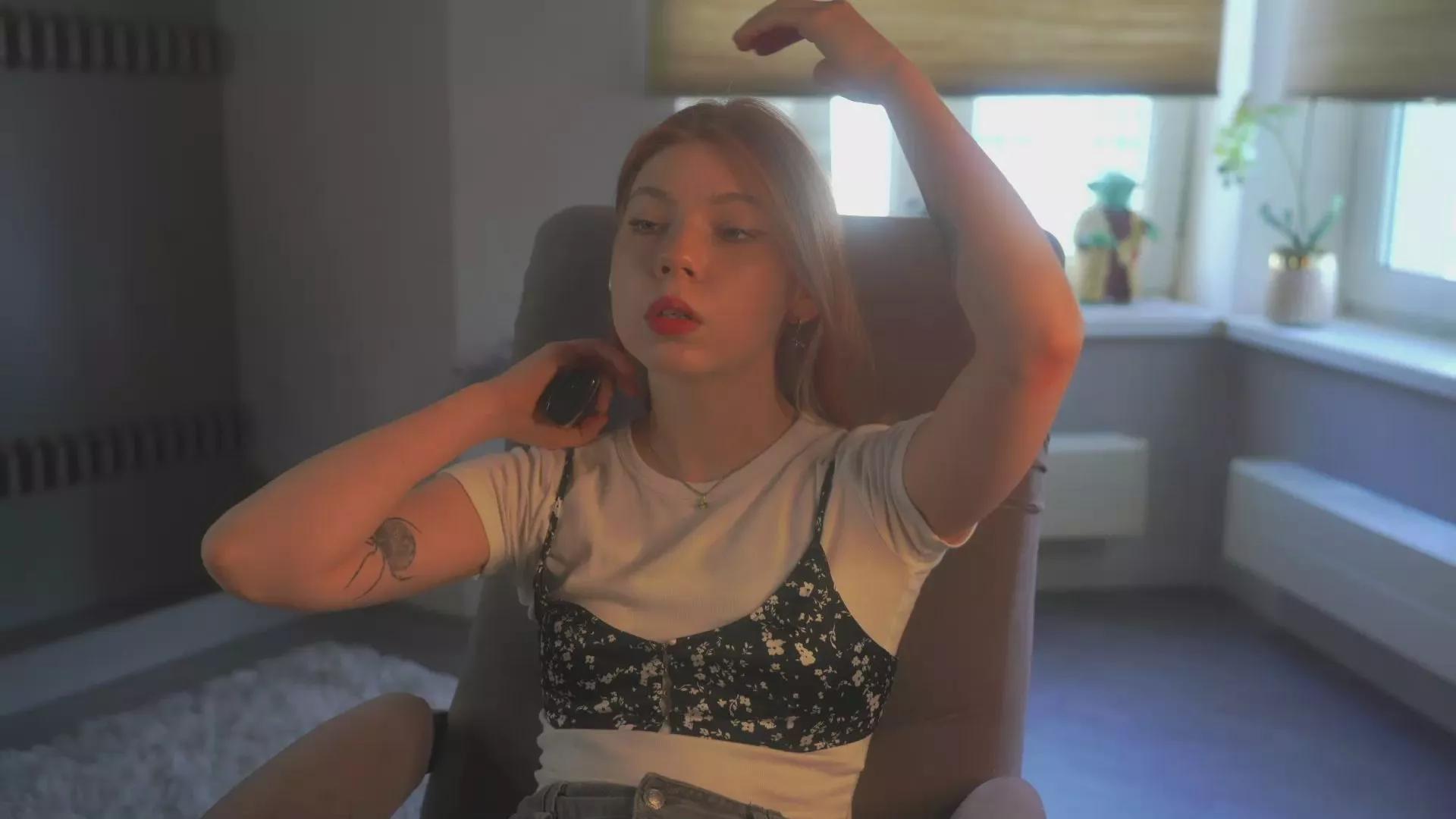 EsmaFairleigh on Cam4 