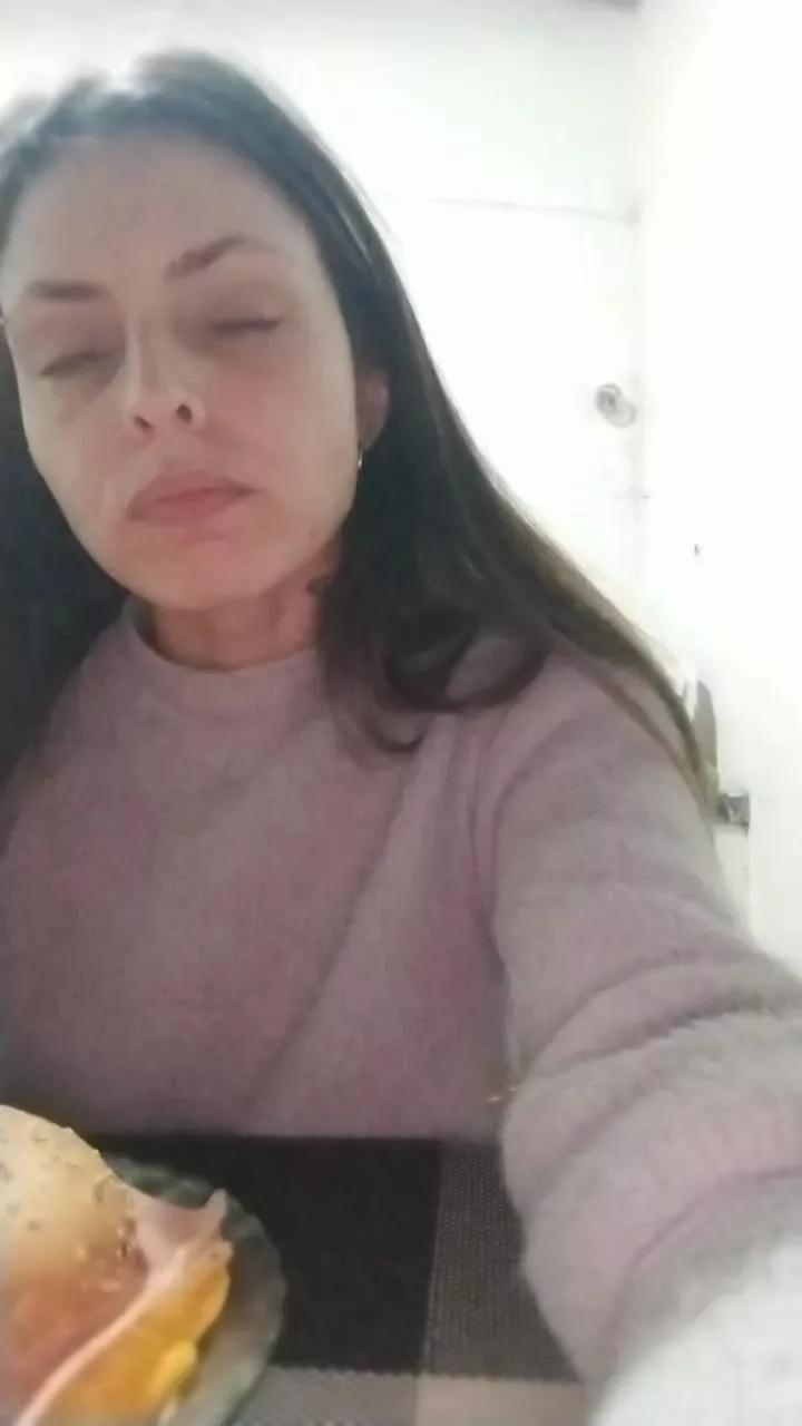 Goldie_Cazacu on Cam4 