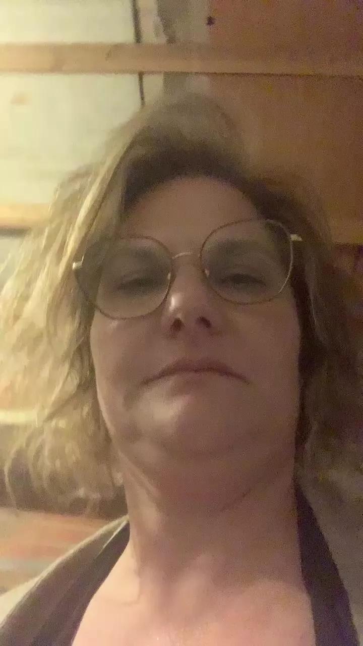 Harleyqueen66 on Cam4 