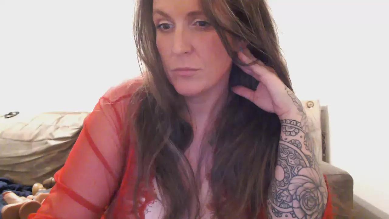 Offline Harleyslut69 on Cam4