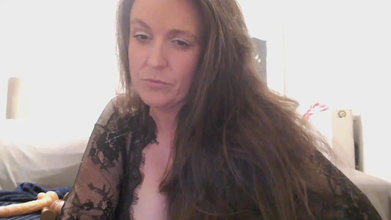 Offline Harleyslut69 on Cam4