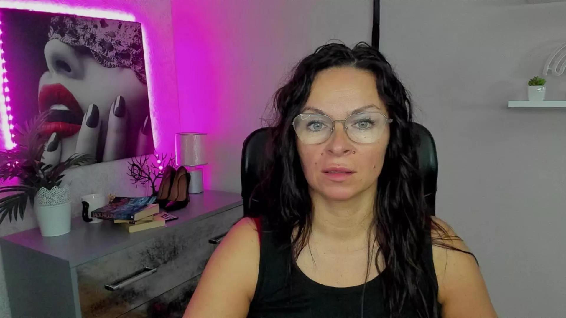 Helen_Wild on Cam4 