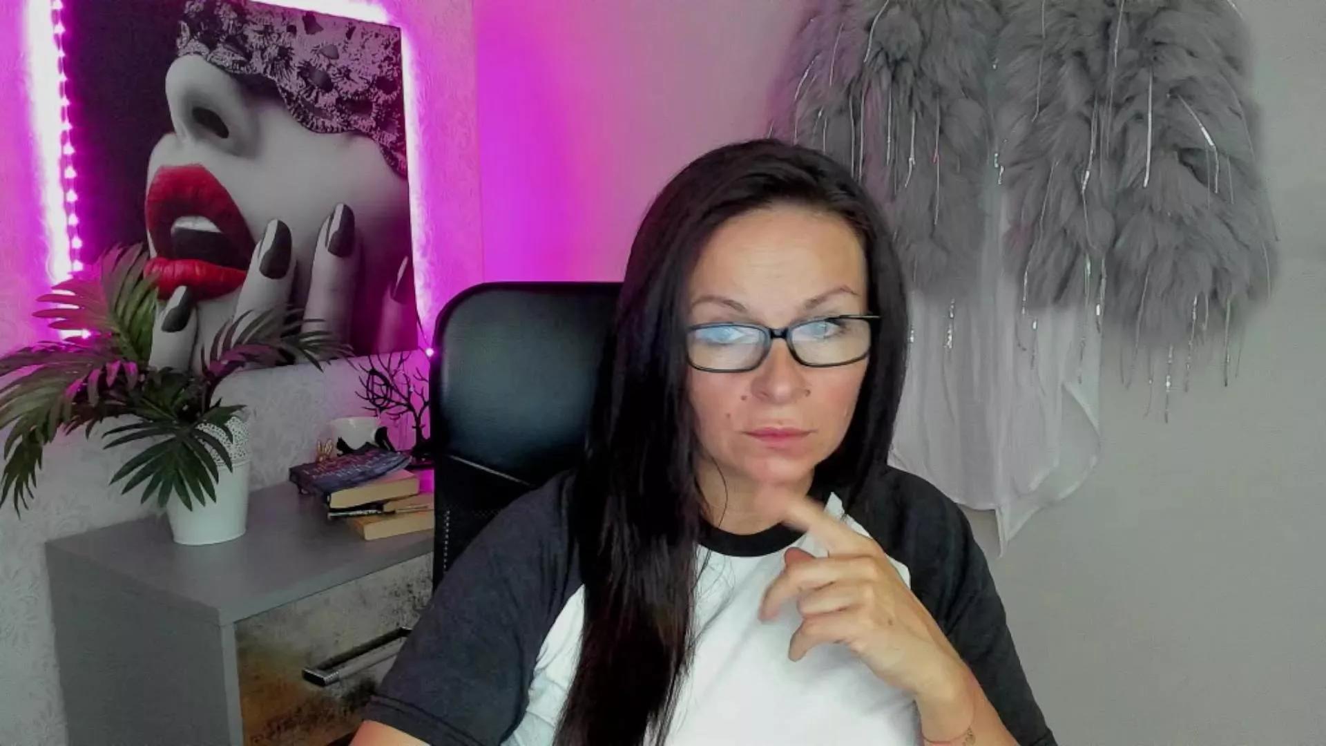 Helen_Wild on Cam4 