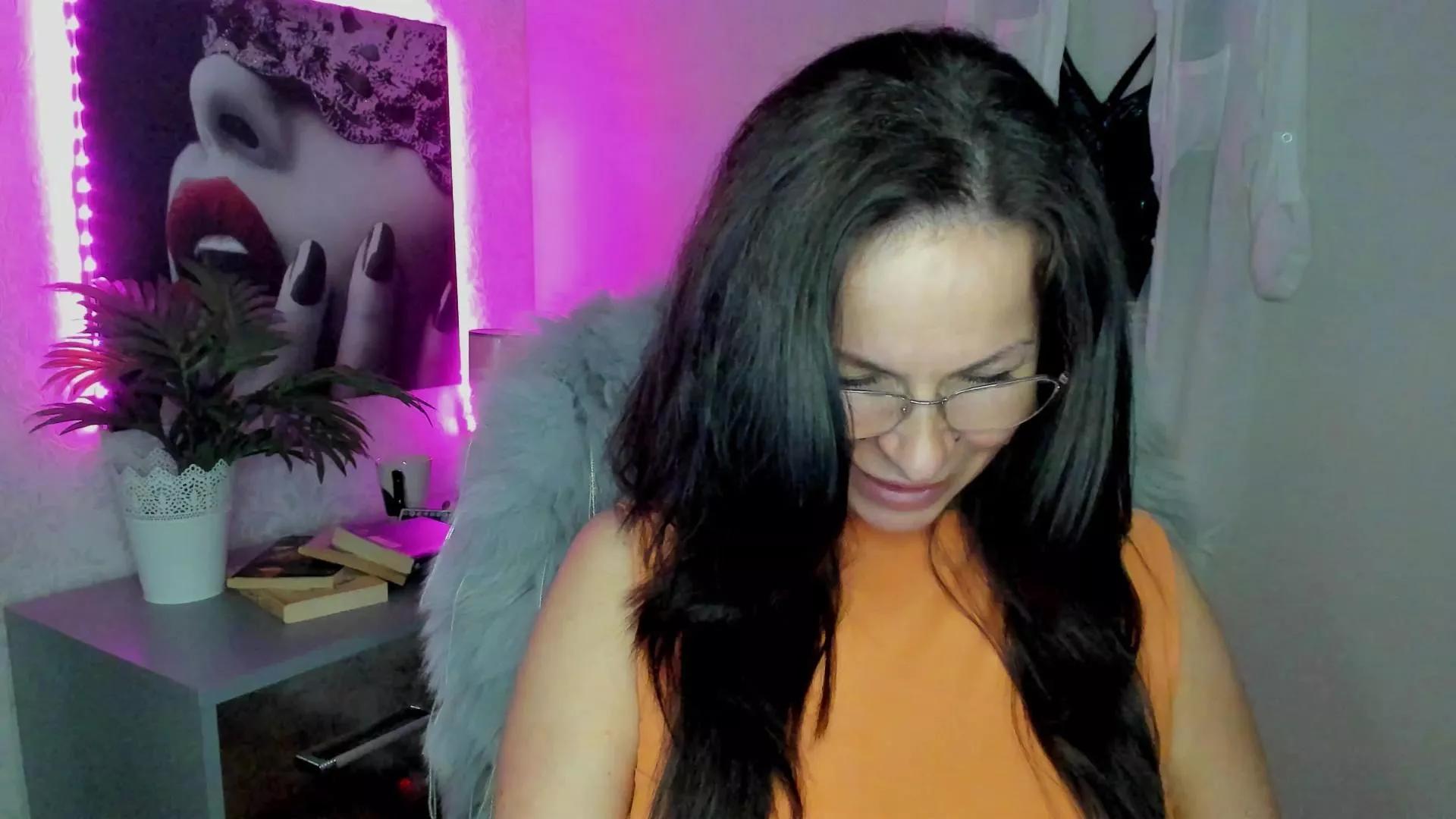 Helen_Wild on Cam4 