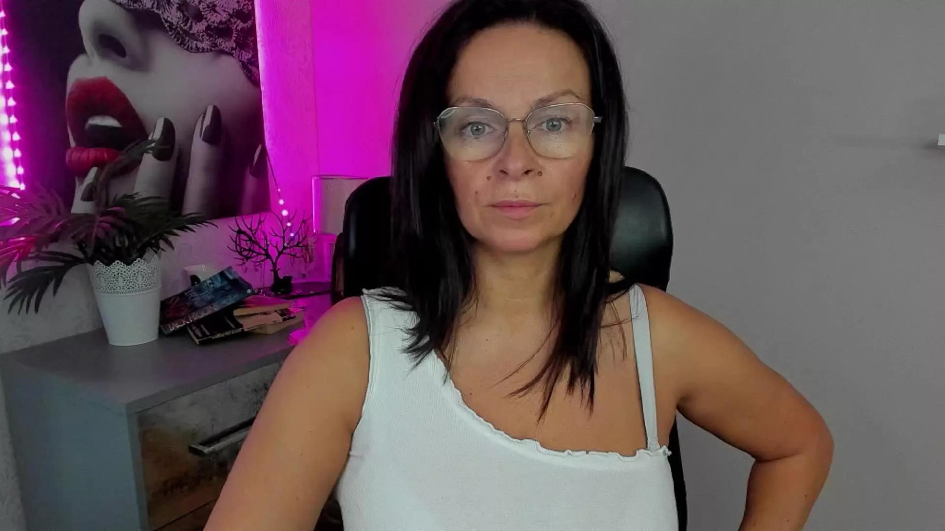 Helen_Wild on Cam4 