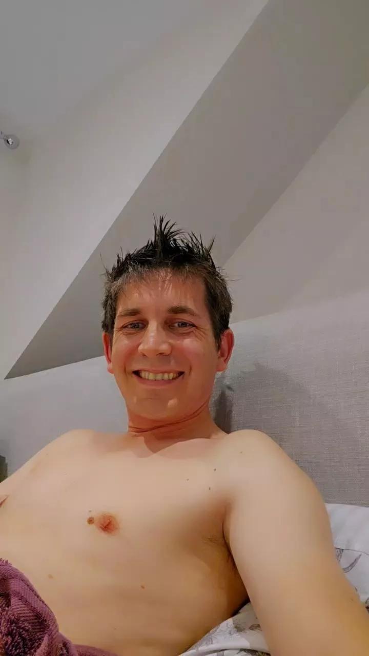 hotstr8boi on Cam4 