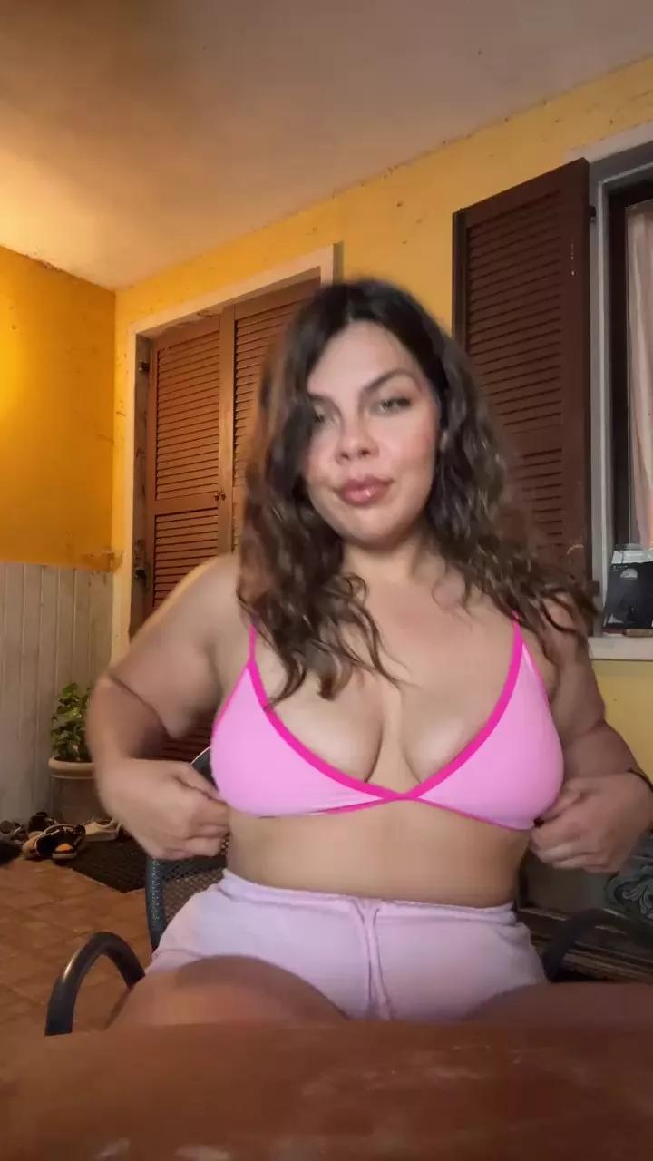 Ice_Lady71 on Cam4 