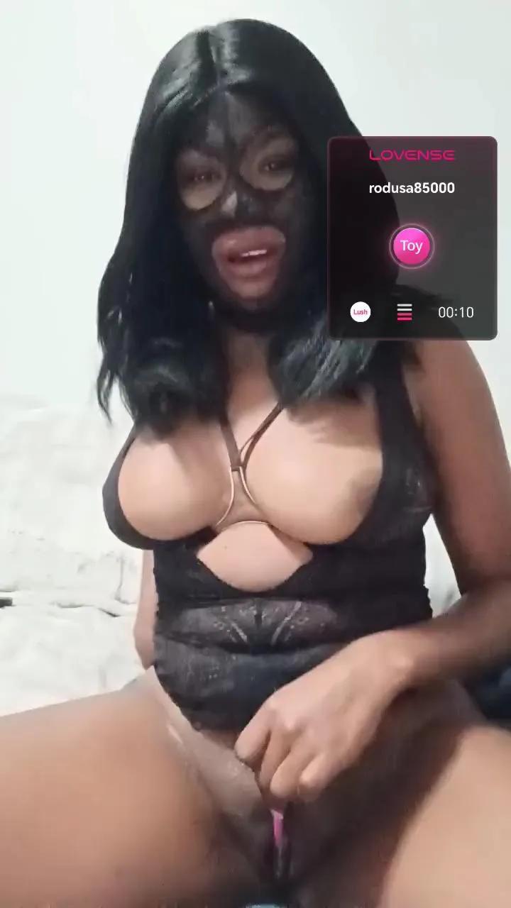 Ineschocolat on Cam4