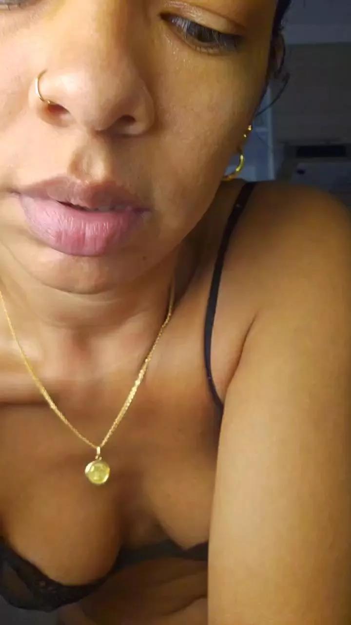 irina_kiss69 on Cam4 