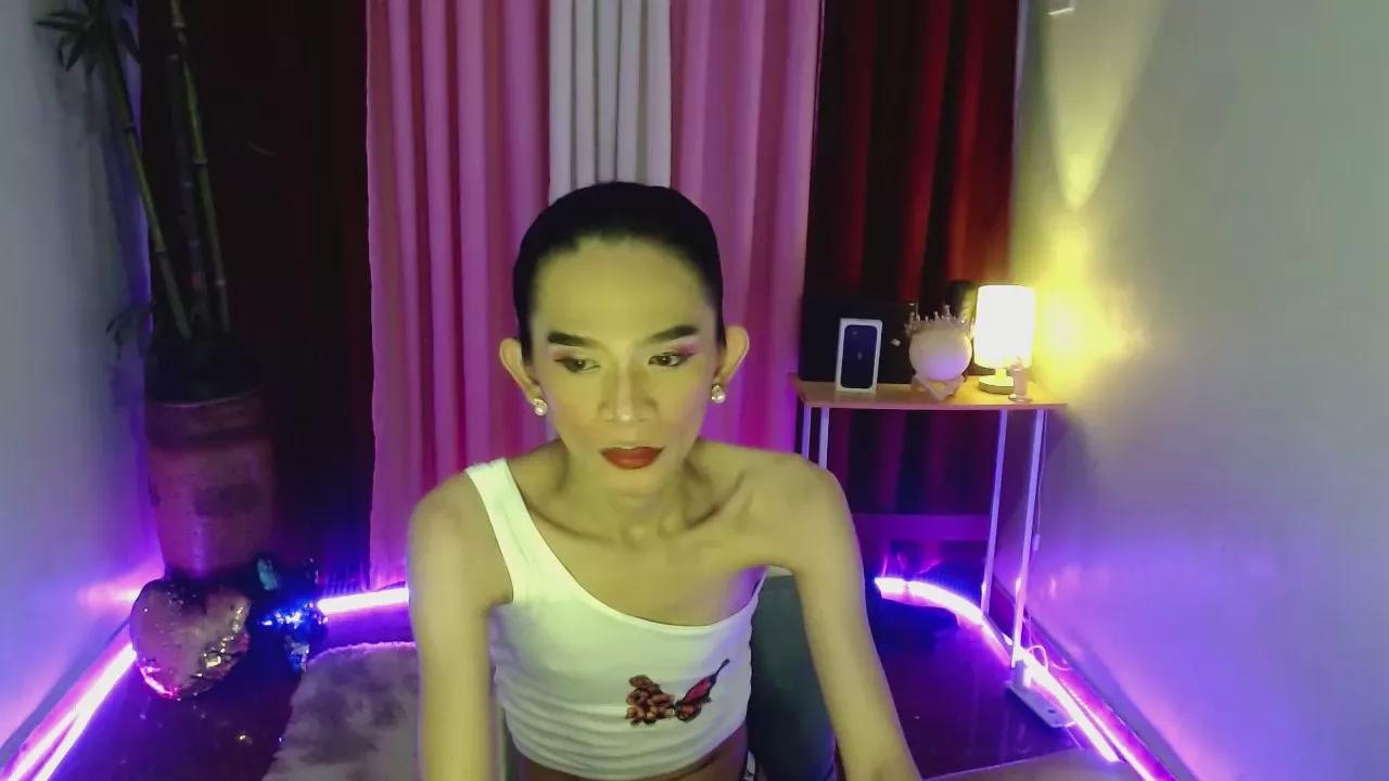 ItsmeMonica69 on Cam4 