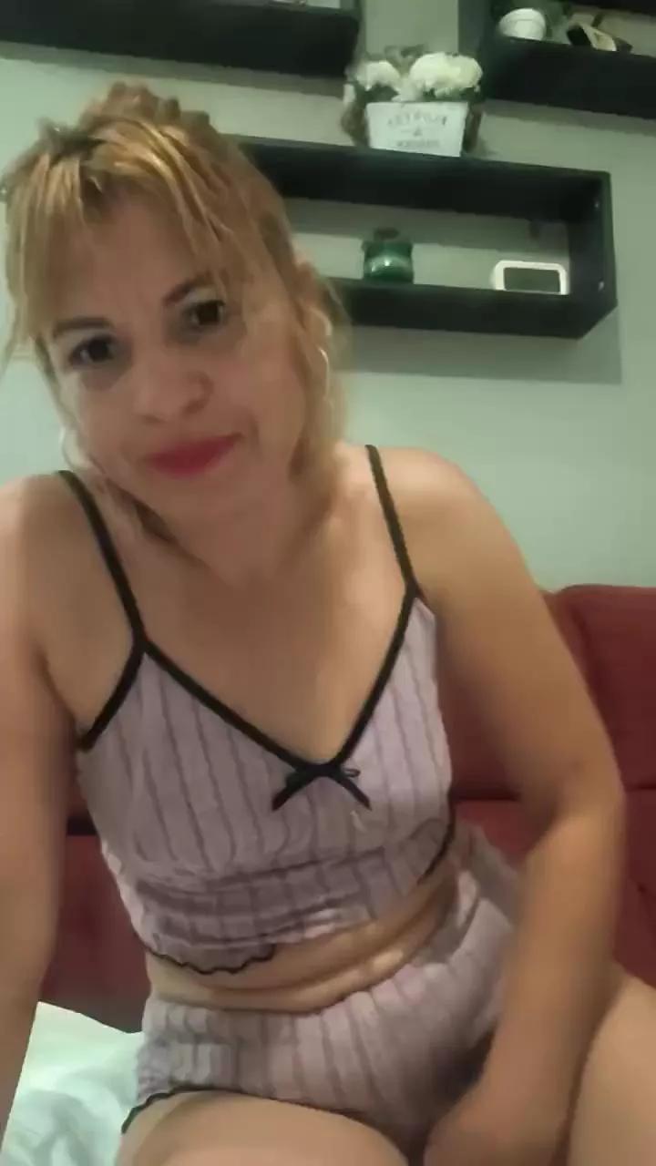 Janet95 on Cam4 