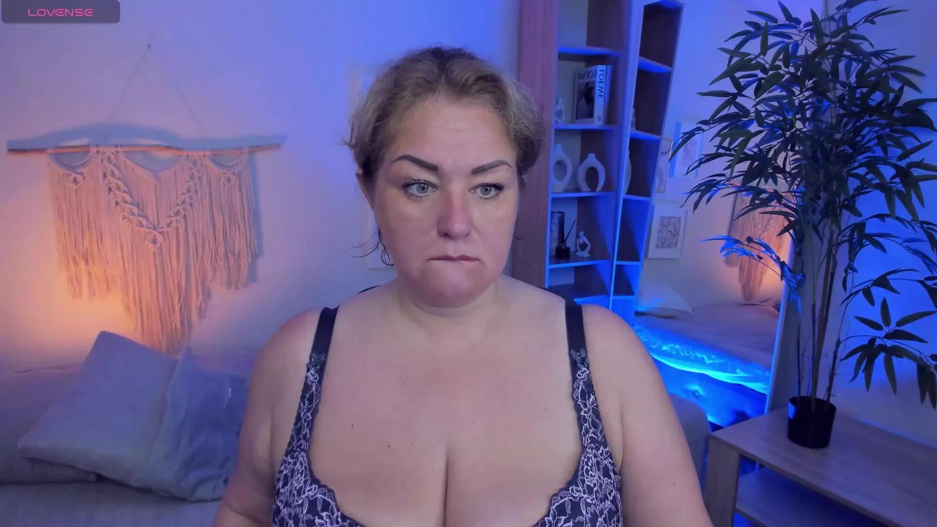 JenniferLight on Cam4 