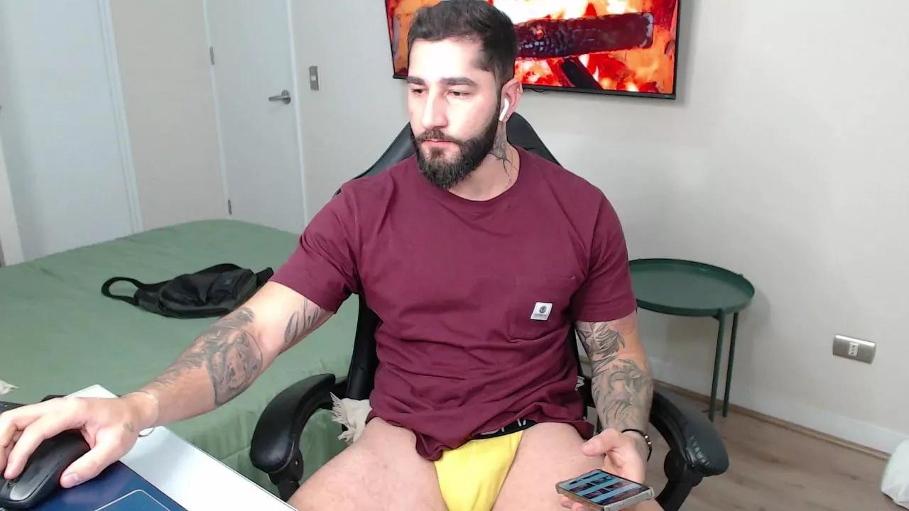Johnklleyn on Cam4 