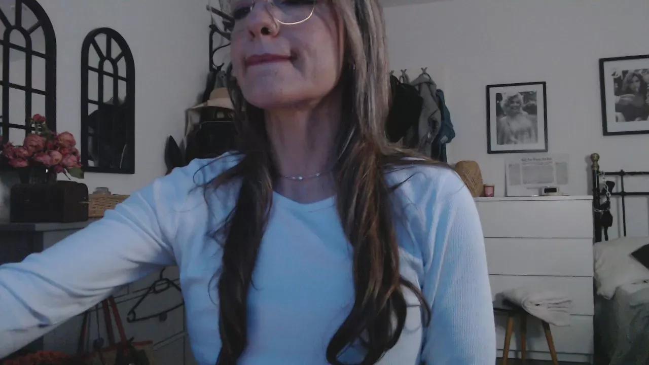 Juicy_lucy_226 on Cam4 