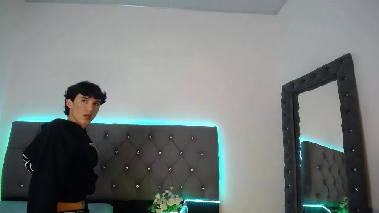 JULLIAN_ on Cam4 
