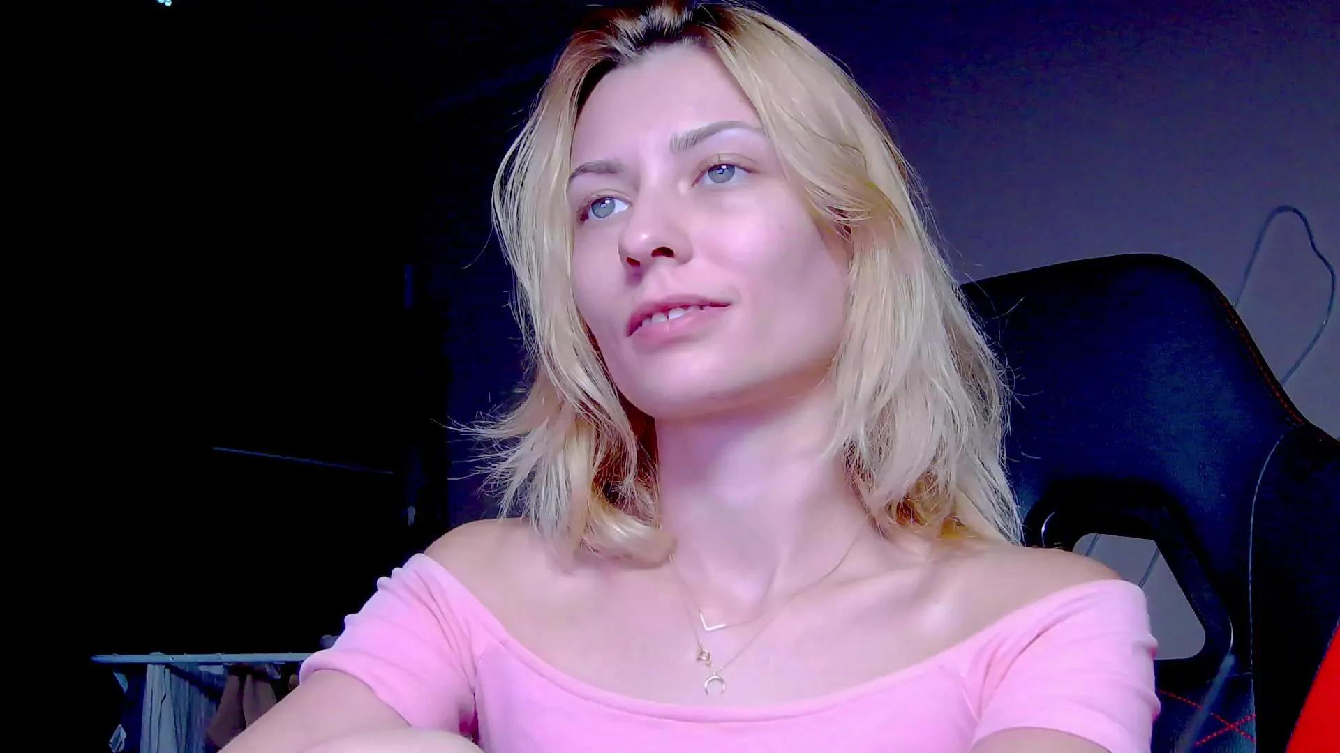 Karoline121 on Cam4