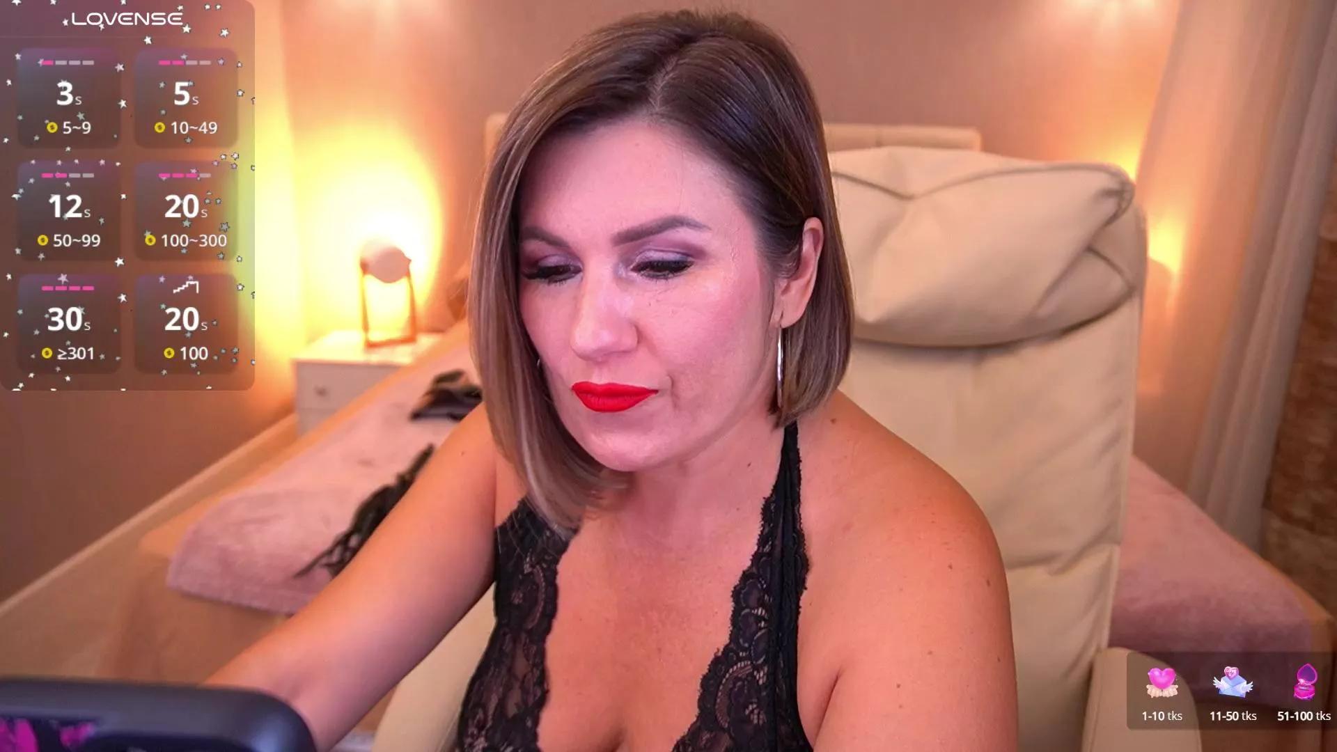 KiraRoxx on Cam4 