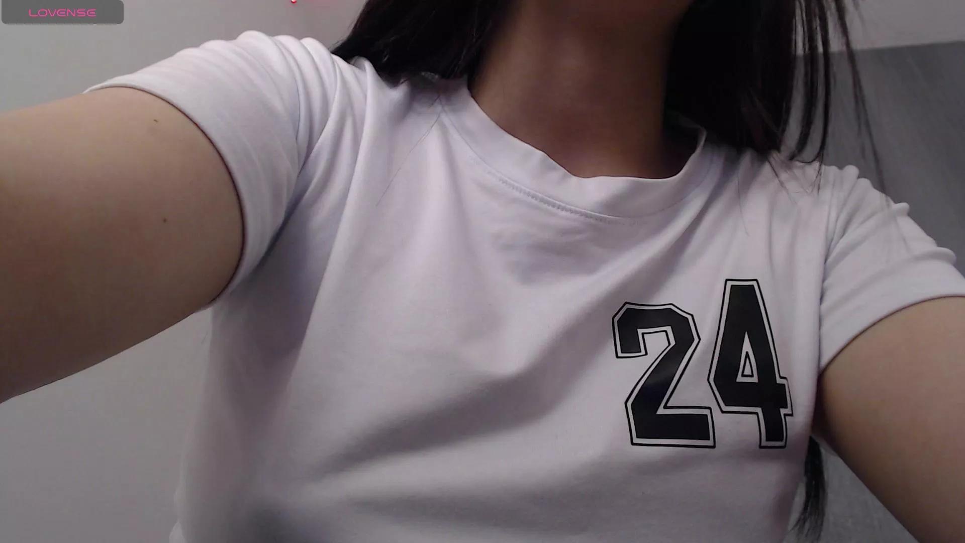 Kitty_Amira on Cam4 