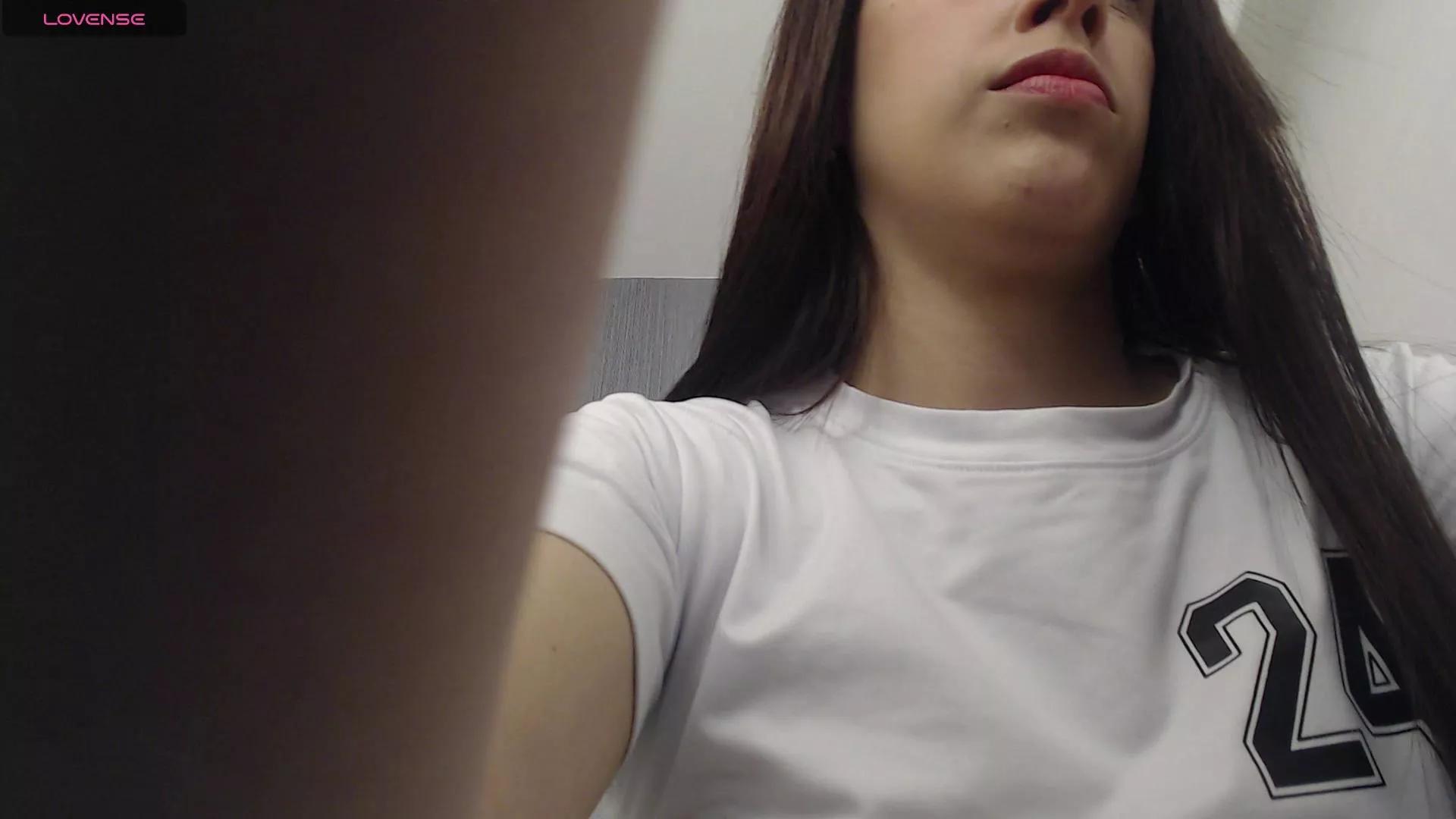 Kitty_Amira on Cam4 