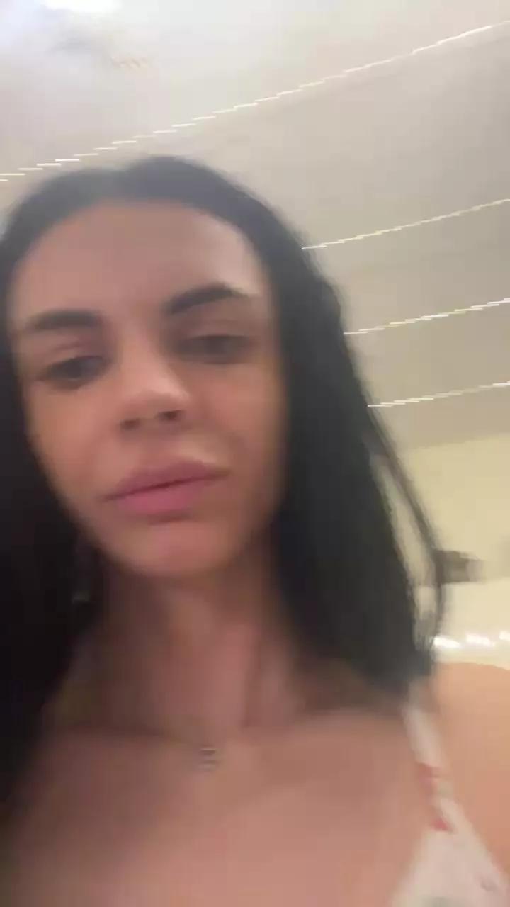 L_u_l_u on Cam4 