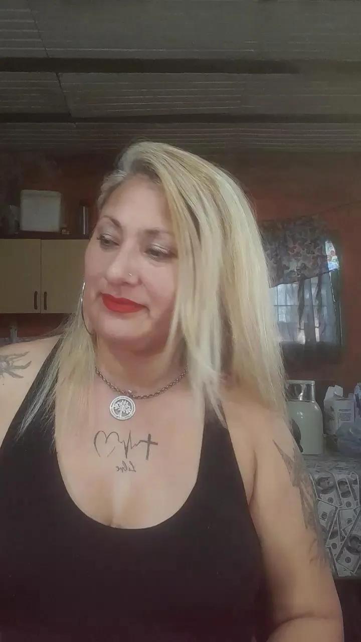 Offline larubia1985 on Cam4