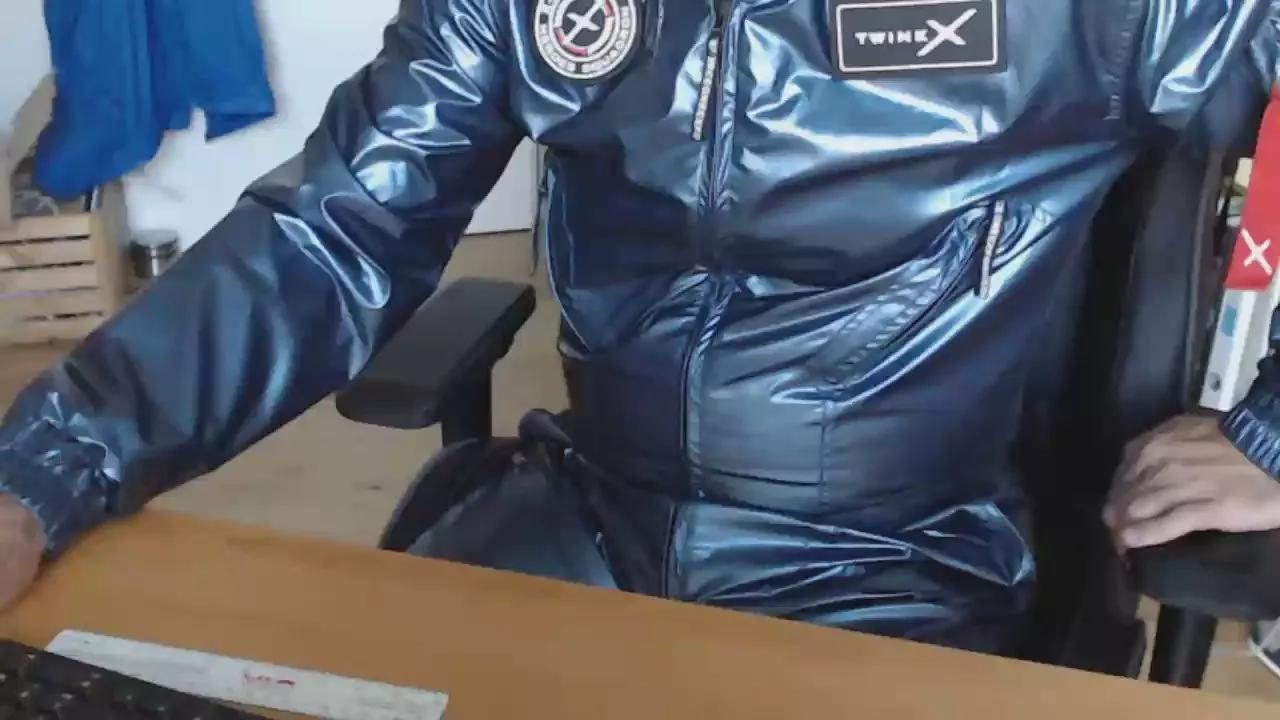 Leder_Gummi on Cam4 