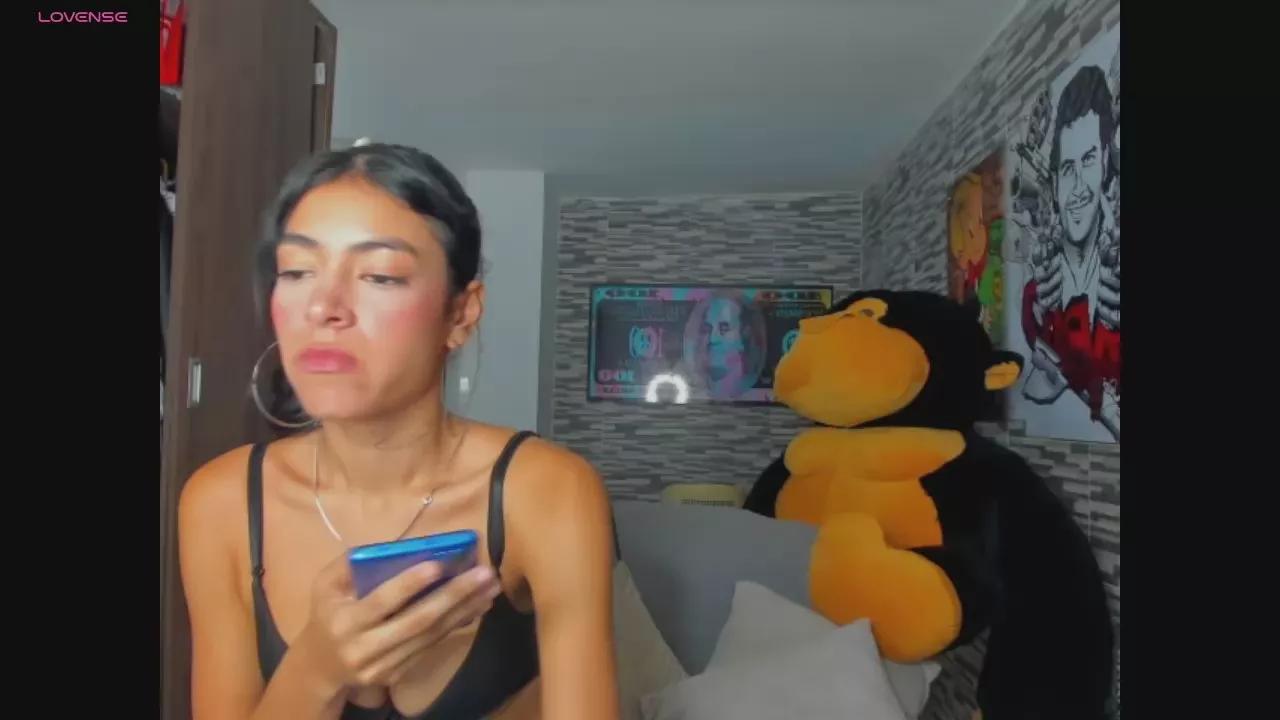 Lila_and_Max on Cam4 