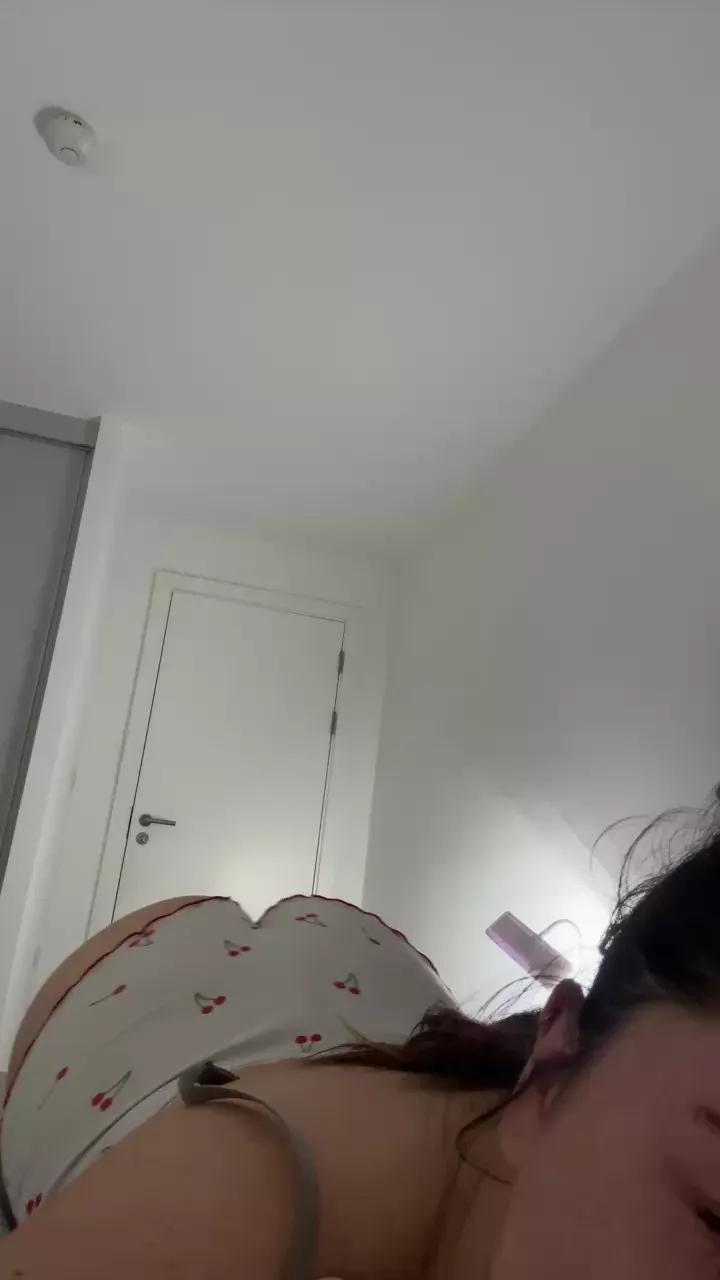 Lilbbyxxx on Cam4 