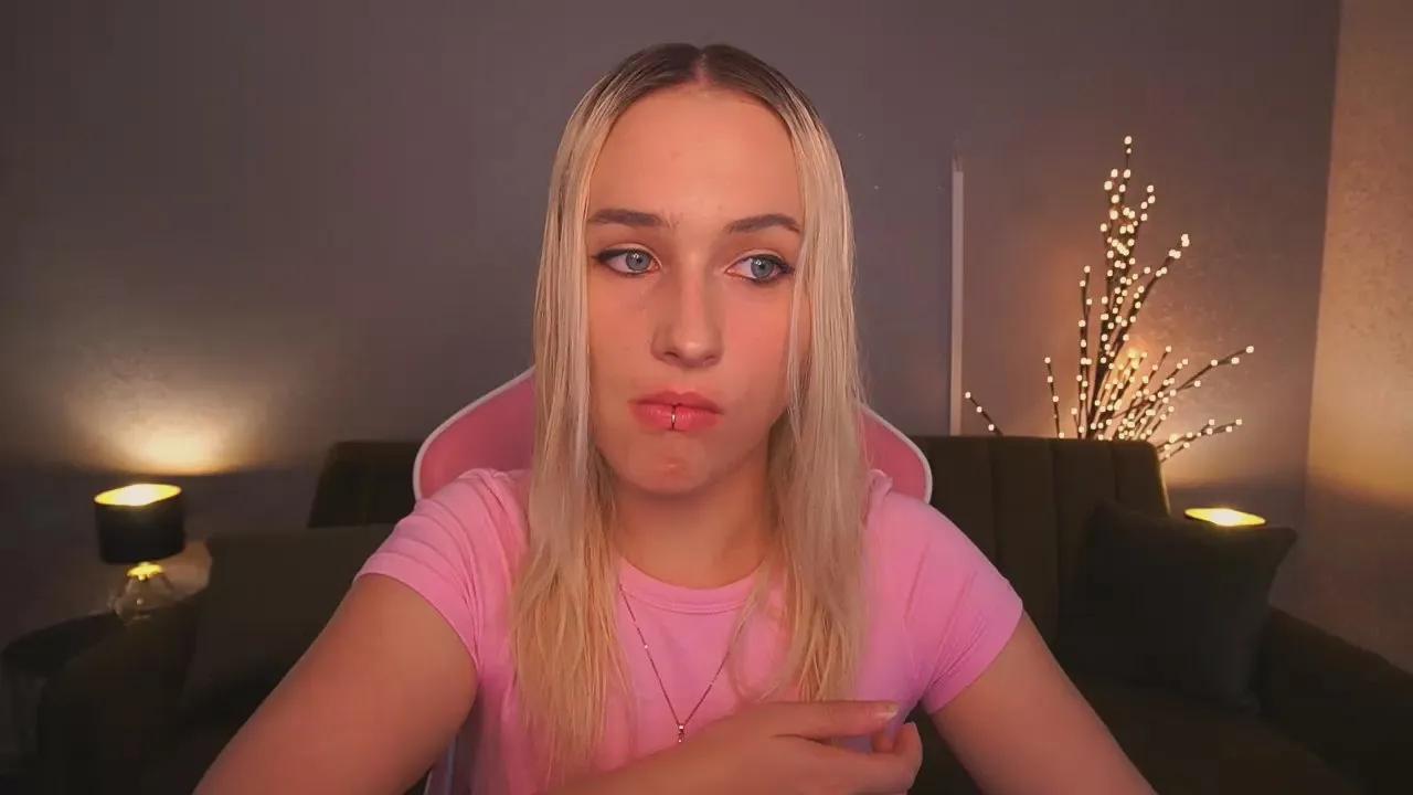 LiliElfie on Cam4 