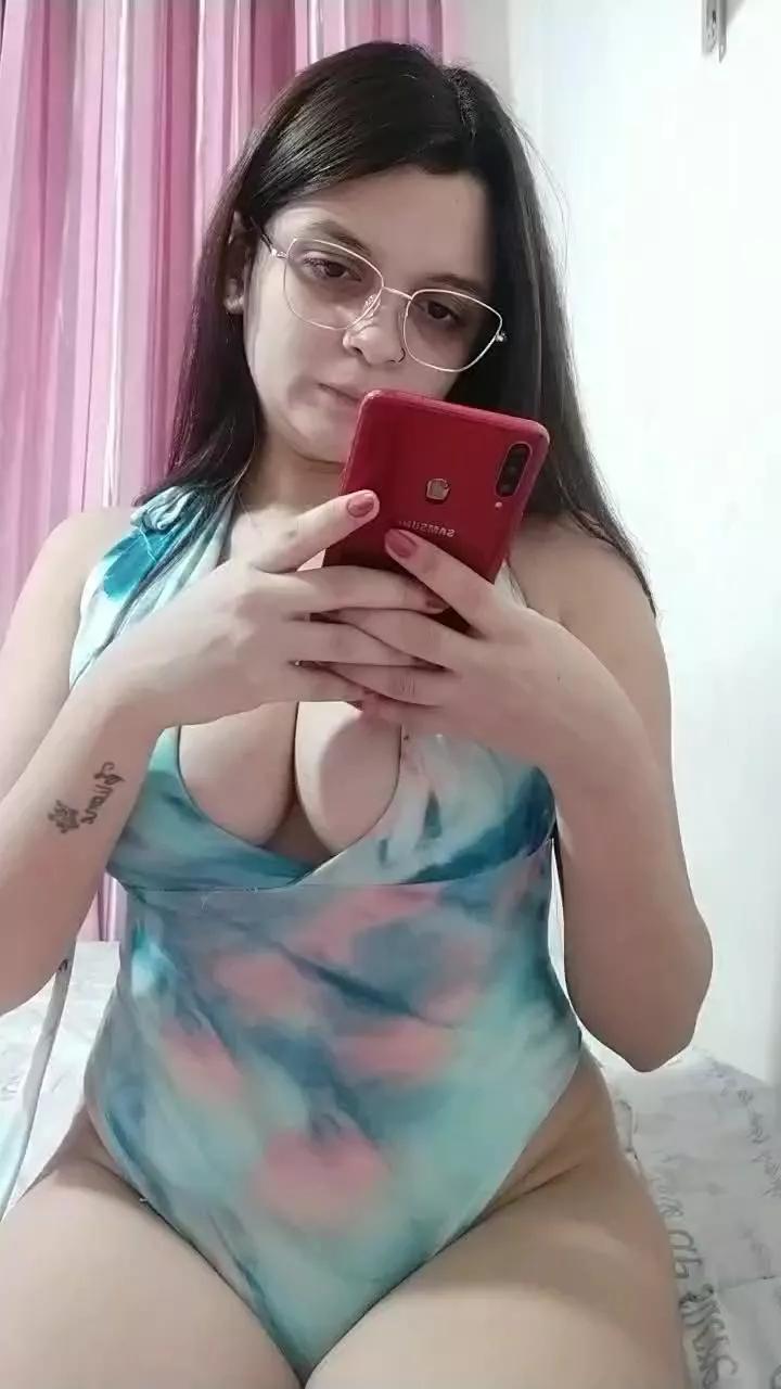lilisilva2 on Cam4 
