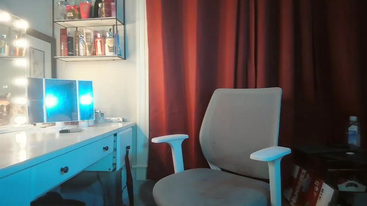 LillysAllYours on Cam4 