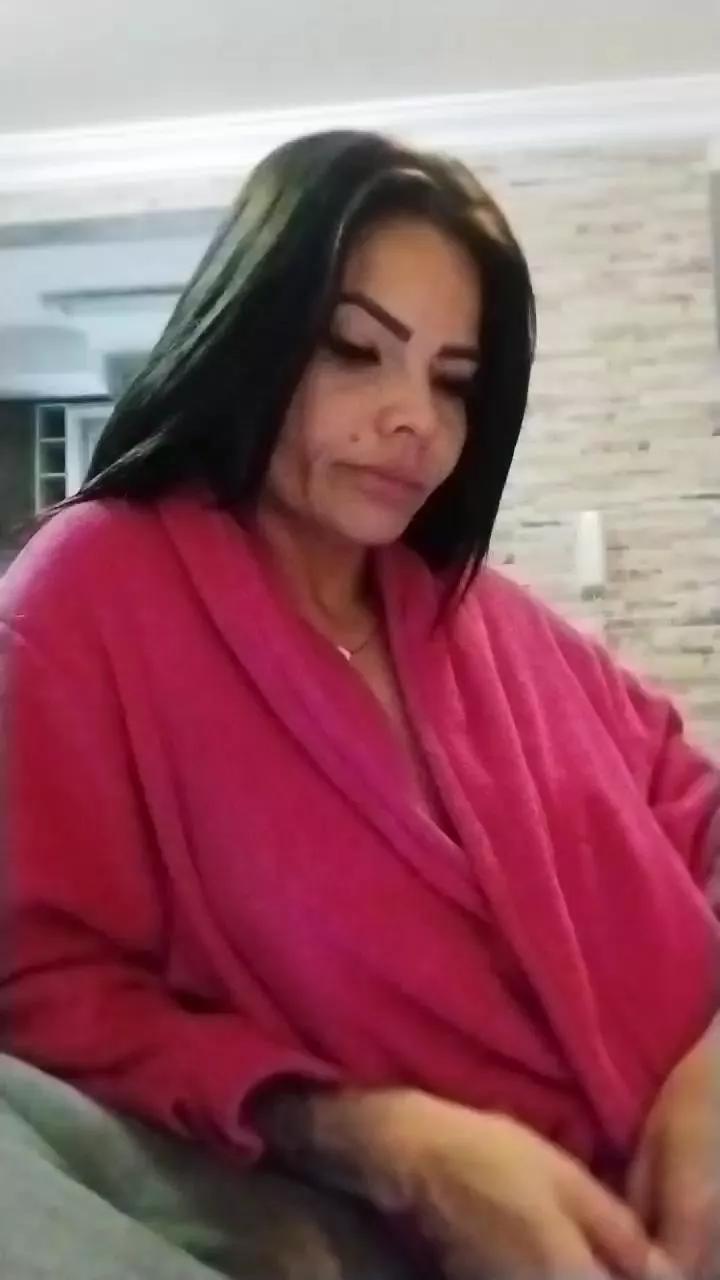 Lily2025 on Cam4 