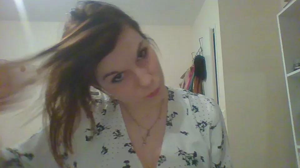 Lolabtrs on Cam4 