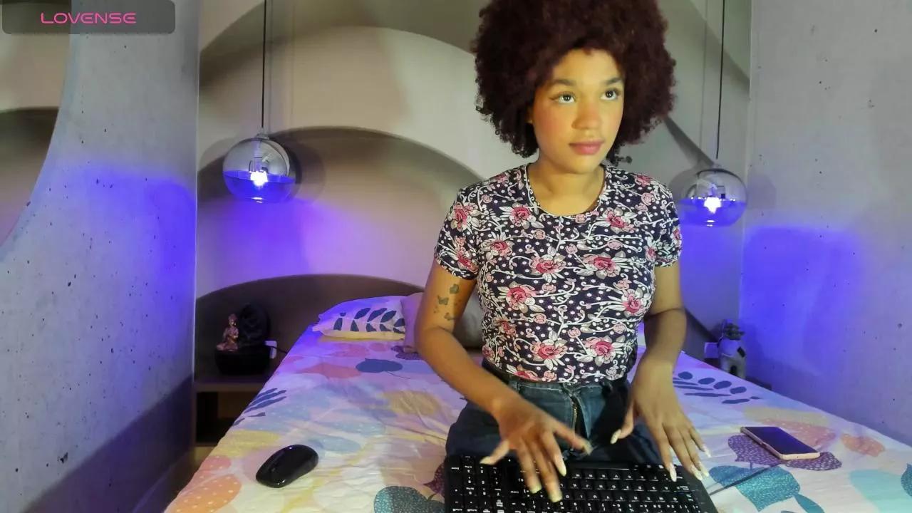 LolaDupont on Cam4 