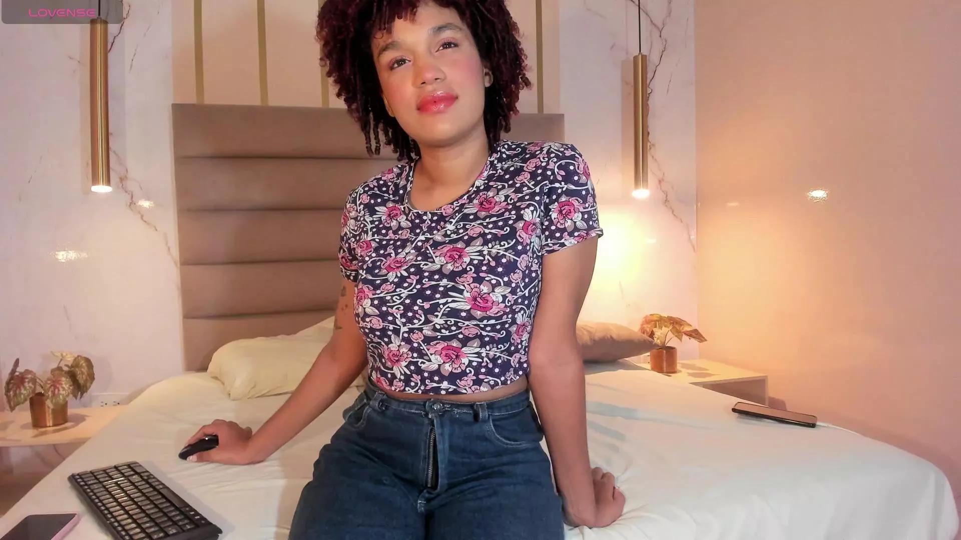 LolaDupont on Cam4 