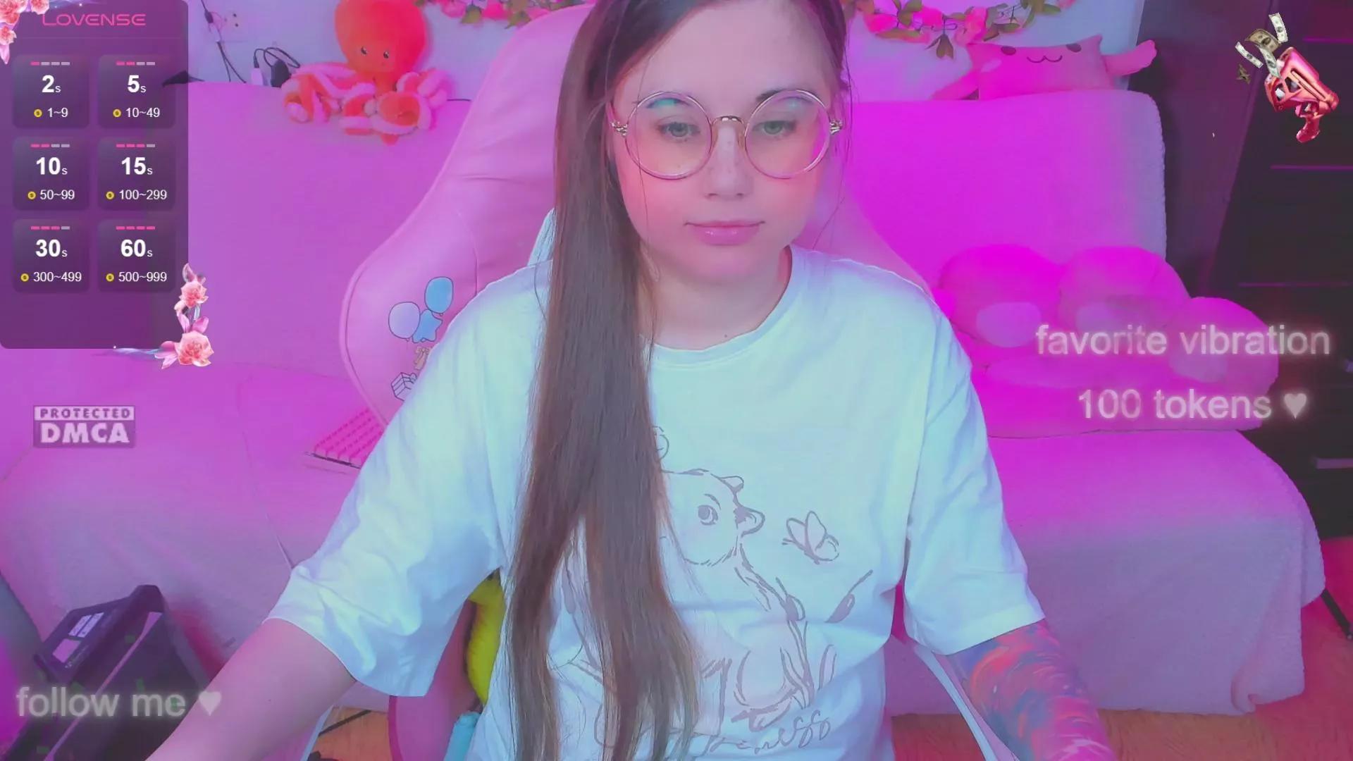 lolisuccub on Cam4 