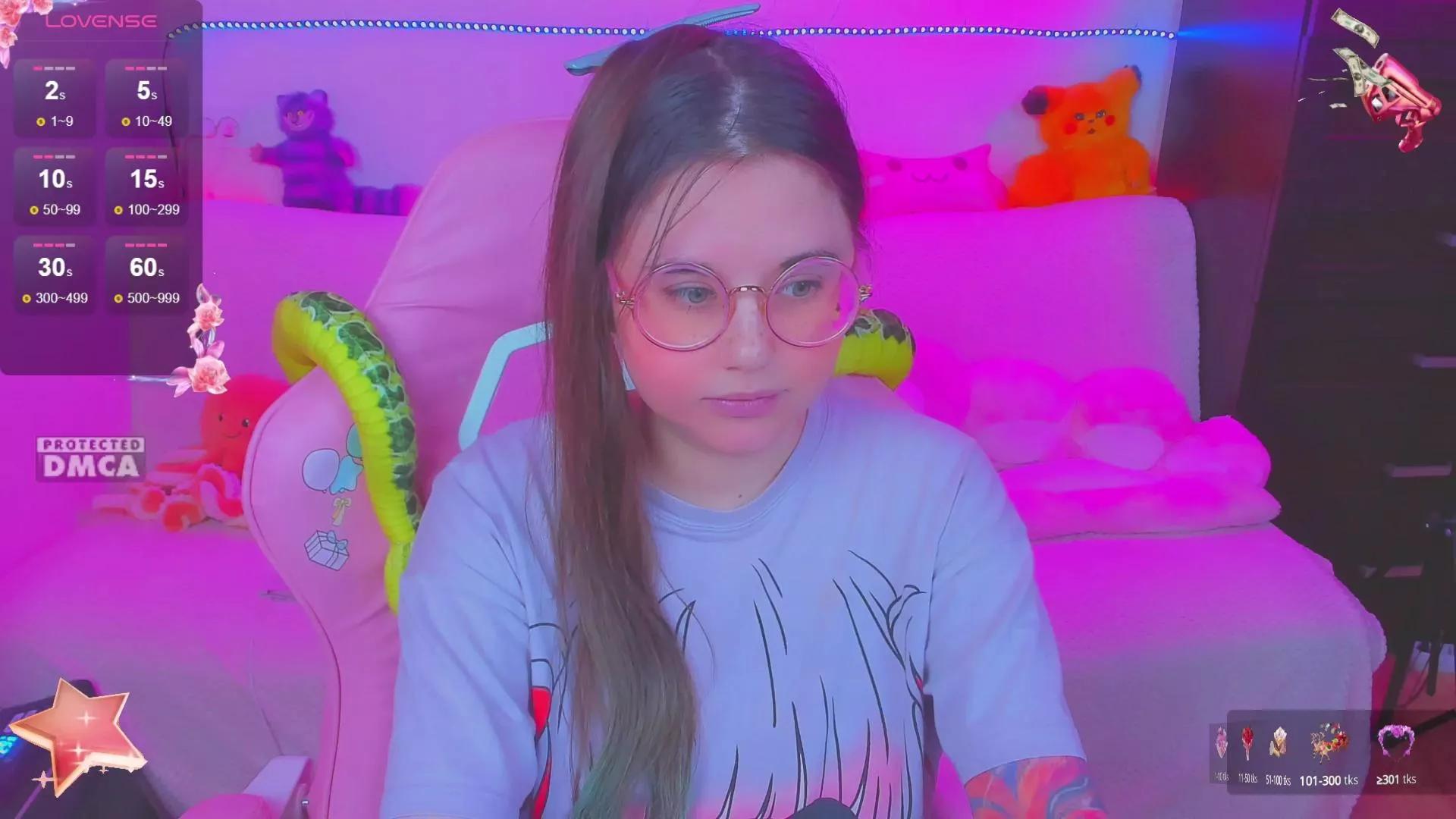 lolisuccub on Cam4 